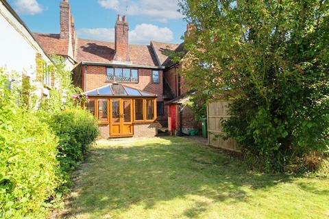 3 bed property, in Wincheap, £380,000