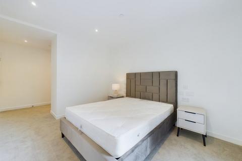 1 bed property, in Ashley Road, £450,000