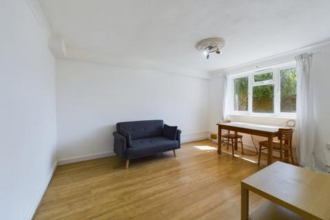 1 bed property, in Hill Rise, £165,000