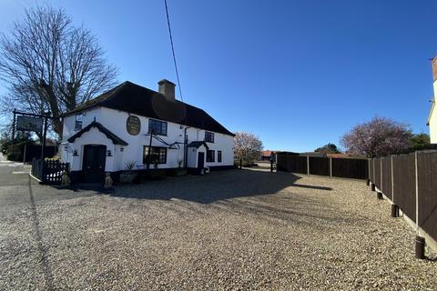 2 bed property, in High Street, £575,000