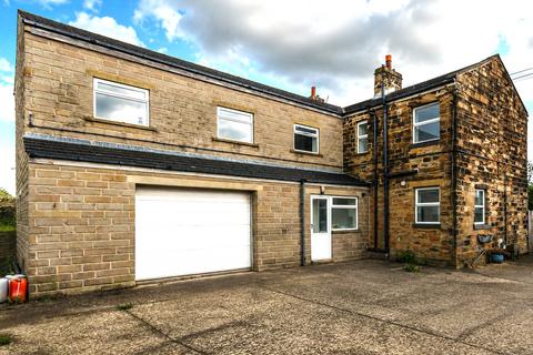 3 bed property, in Bradford Road, £225,000