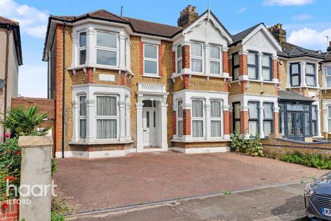 5 bed property, in Courtland Avenue, £875,000