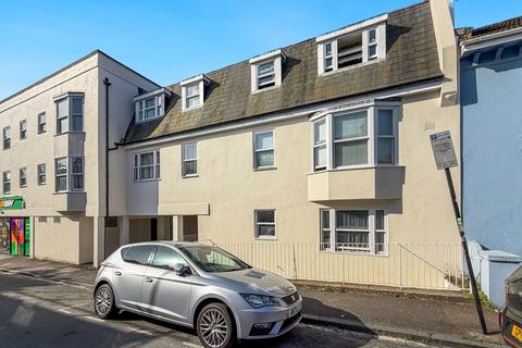 1 bed property, in Aberdeen Road, £190,000