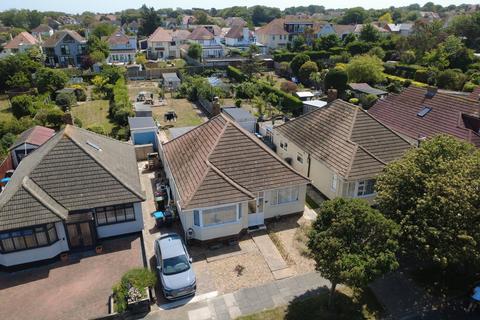 3 bed property, in Botany Road, £485,000
