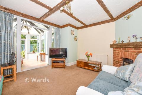 4 bed property, in Loose Road, £575,000