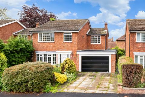 4 bed property, in Pinfold Close, £350,000
