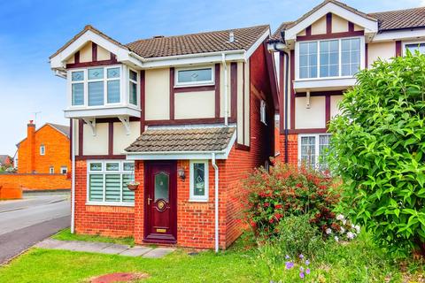 3 bed property, in Harvey Close, £270,000