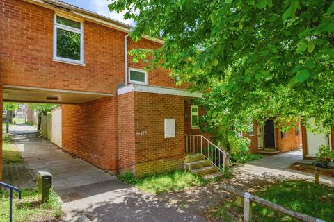 4 bed property, in Wexham Close, £300,000
