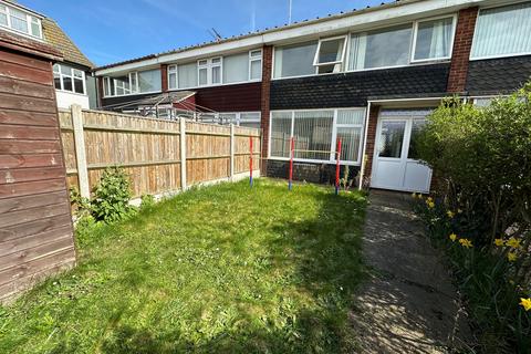 3 bed property, in Beccles Road, £150,000