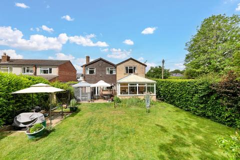 5 bed property, in Green Park, £495,000