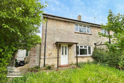 2 bed property, in Coronation Gardens, £135,000
