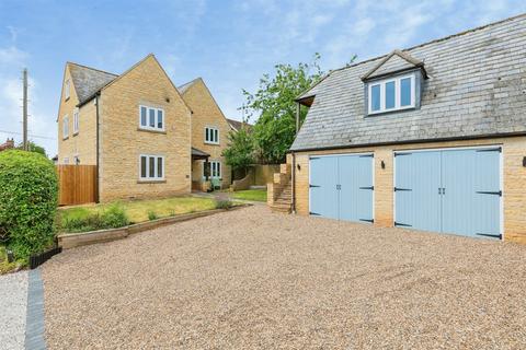 6 bed property, in Cross Lane, £790,000