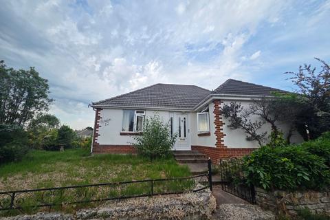 3 bed property, in Hythe Road, £350,000