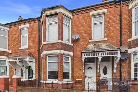 2 bed property, in St. Vincent Street, £100,000