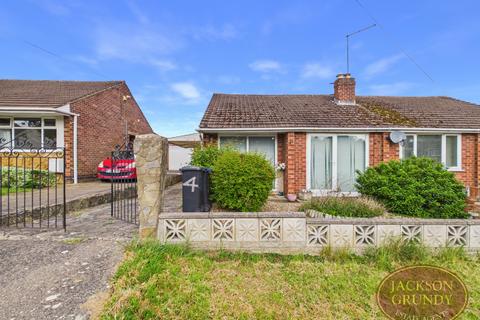 1 bed property, in Mendip Road, £210,000