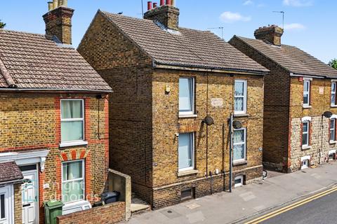 2 bed property, in Well Road, £270,000