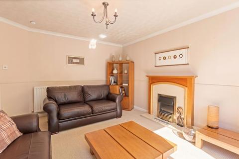 3 bed property, in Kennedie Park, £325,000