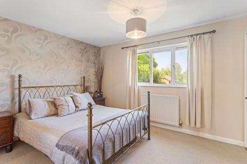 3 bed property, in Kennedie Park, £325,000