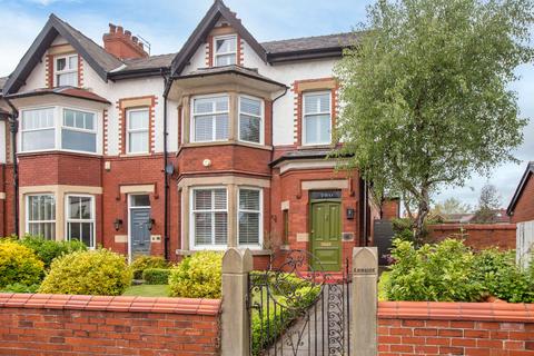 4 bed property, in Bazley Road, £775,000