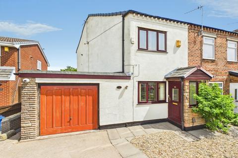 2 bed property, in Silverdale Road, £179,995