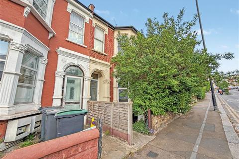 1 bed property, in Wightman Road, £275,000