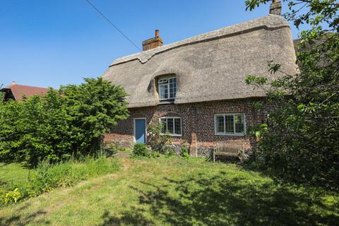 3 bed property, in Saddlers Hill, £650,000