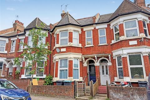 1 bed property, in Rathcoole Avenue, £299,000