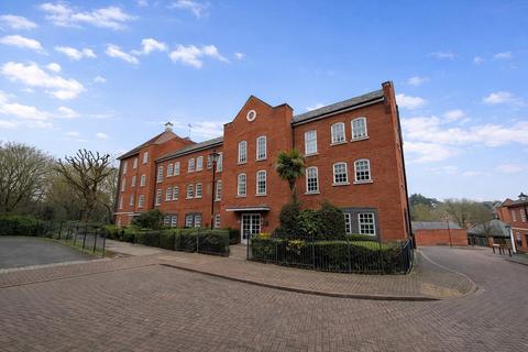 2 bed property, in Albany Gardens, £155,000