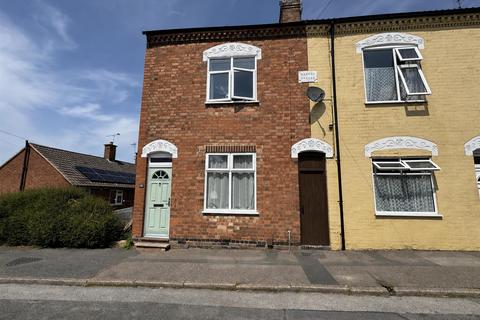 2 bed property, in Cherry Street, £210,000