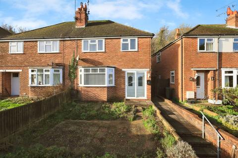 3 bed property, in Cherry Garden Road, £325,000