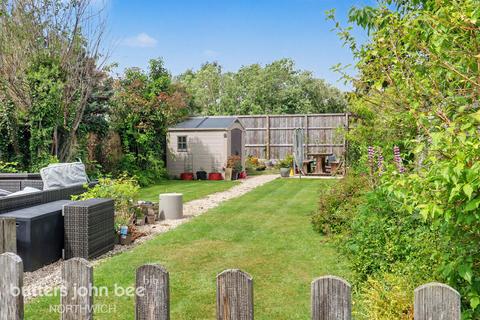 3 bed property, in Middlewich Road, £250,000