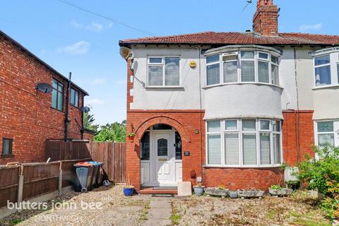3 bed property, in Middlewich Road, £250,000