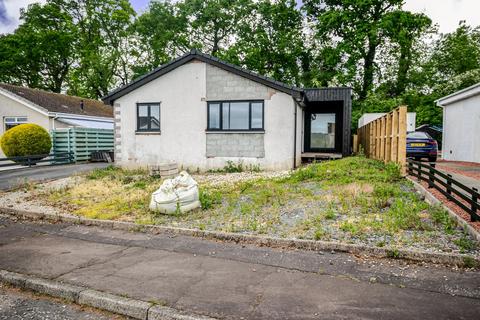 3 bed property, in 47 Briar Grove, £180,000