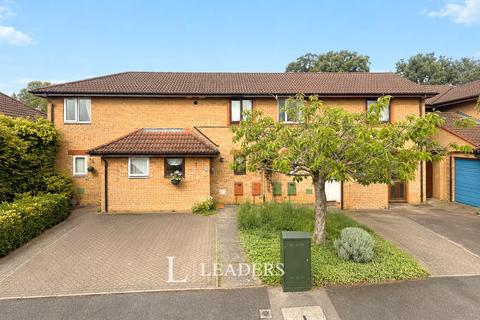 2 bed property, in Chevalier Grove, £230,000