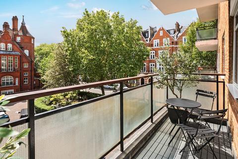 2 bed property, in Palace Court, £1,350,000