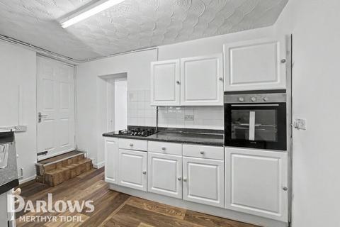 2 bed property, in Overton Street, £100,000