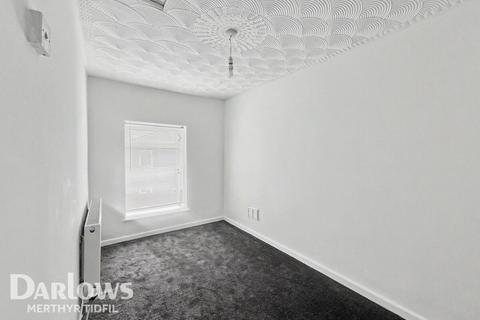 2 bed property, in Overton Street, £100,000