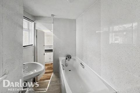 2 bed property, in Overton Street, £110,000