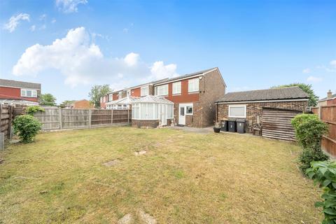 4 bed property, in Pendennis Road, £375,000