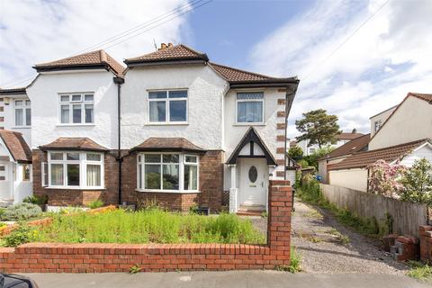 4 bed property, in Park Grove, £750,000