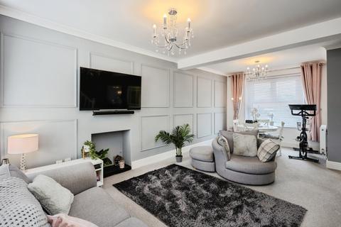 3 bed property, in Dyffryn Road, £220,000
