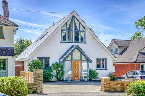 5 bed property, in Elgin Road, £895,000