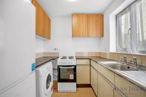 1 bed property, in Wyvern House, £160,000
