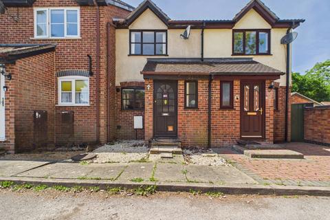 2 bed property, in Finch Close, £270,000