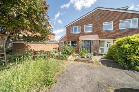 3 bed property, in Field Gardens, £360,000