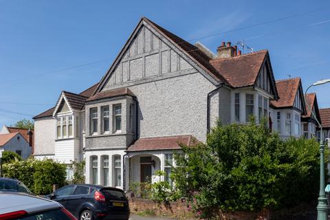 2 bed property, in Lorna Road, £500,000