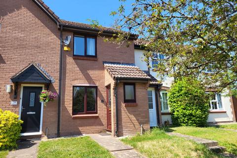 2 bed property, in Primrose Way, £215,000