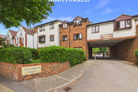 1 bed property, in Kingston Road, £210,000