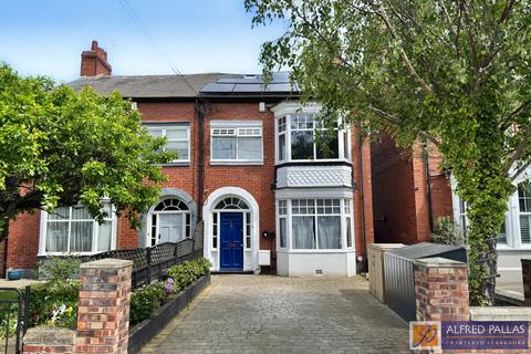 3 bed property, in Langholm Road, £379,950