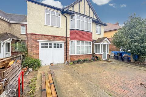 4 bed property, in Beacon Hill Avenue, £325,000